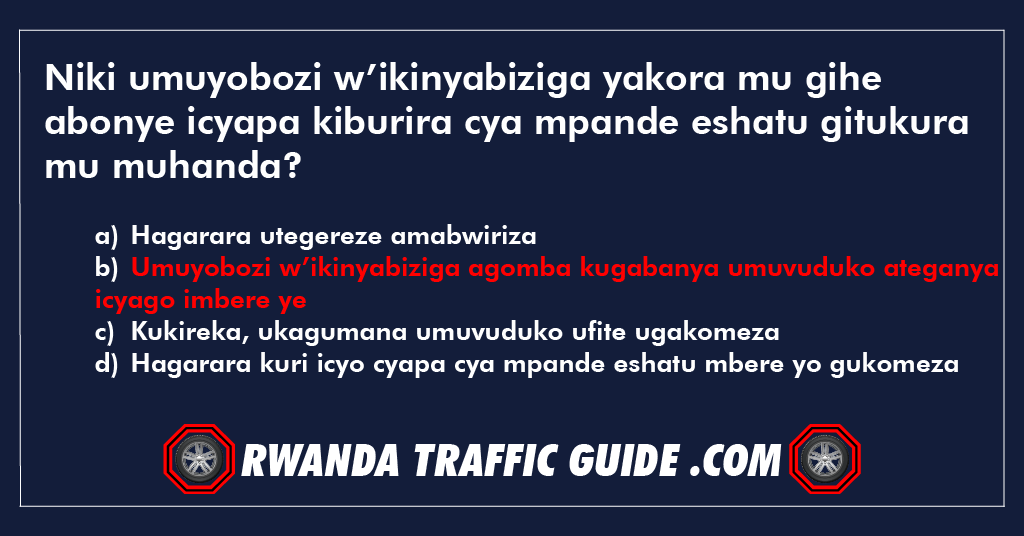 Niki umuyobozi w’ikinyabiziga yakora mu gihe abonye icyapa kiburira cya mpande eshatu gitukura mu muhanda?